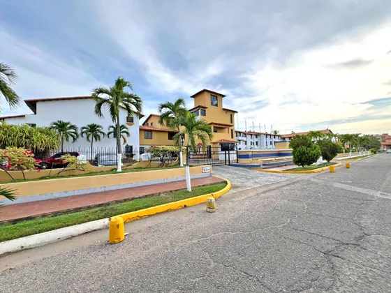 Apartamento De Lujo, Conjunto Residencial Puerto Banús, Lecheria.