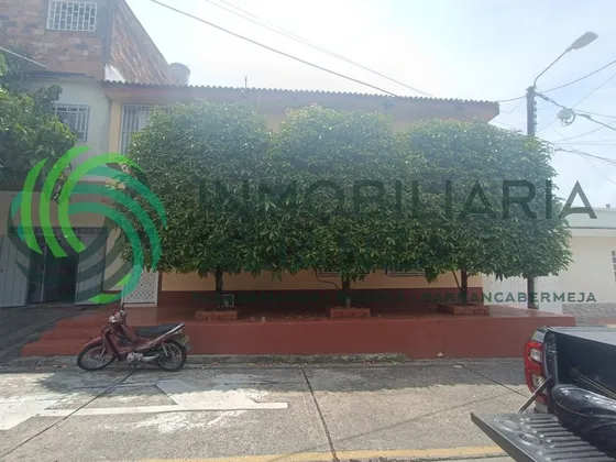 Casa En Venta En Pueblo Nuevo. Cod V61742