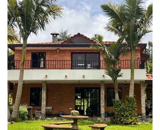 Casa Campestre En Arriendo En Guarne Vereda El Colorado, Antioquia