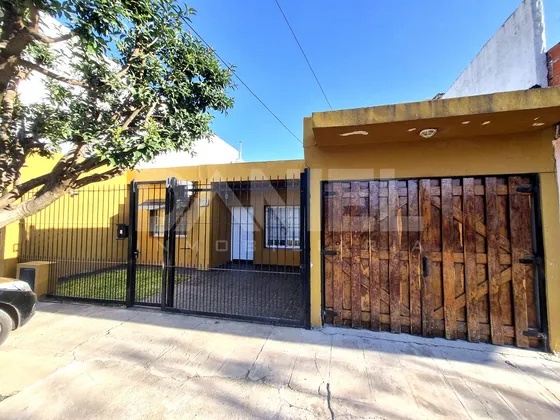 Excelnete  Casa Americana Ubicada En Ituzaingo Sur