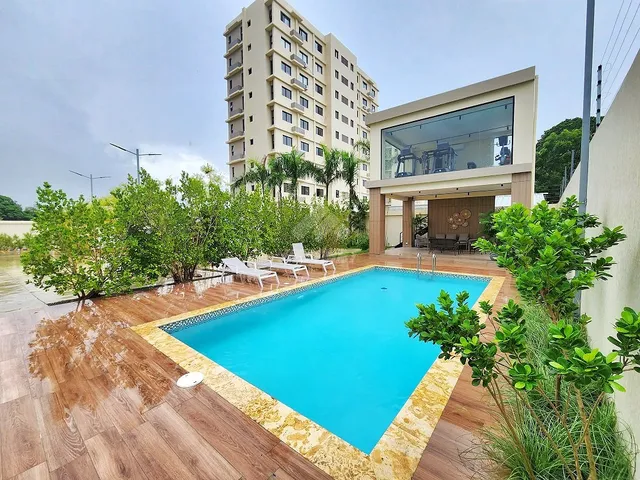 Torre Ascensor Y Piscina Proximo Colegio Santiago Christian School Stgo.