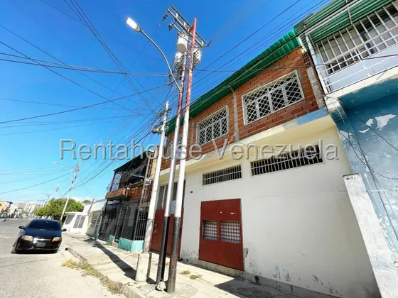 Galpón-casa En Venta 23 De Enero Maracay 25--17542 Jecg