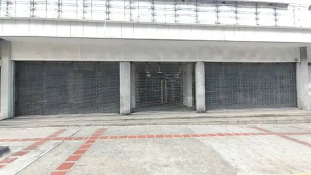  Venta En Avda. Victoria, Amplio Local A Pie De Calle Con: Planta Baja (187m²), Mezzanina (172m²) Y Sótano (563m²). Y Con 10 Ptos. De Estacionamiento  Inf. Ma. Fda. Varela