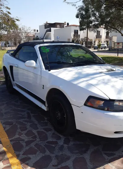 Ford Mustang 2000 Tipo Versión Cobra Color Blanco Y Negro