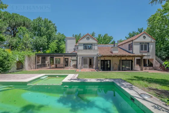 Excelente Casa En Venta,  Muy Buena Ubicación En La Horqueta - San Isidro