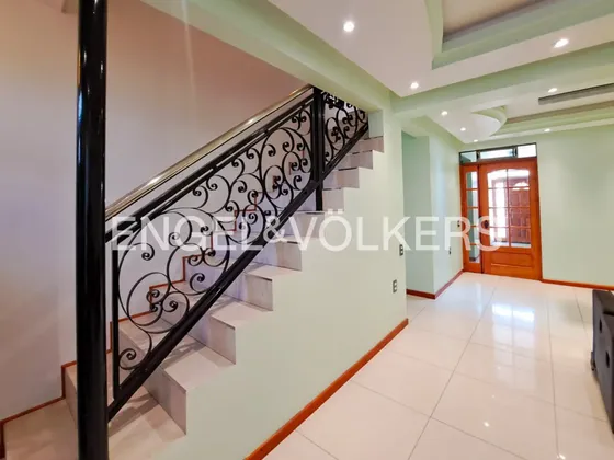 Casa 450 M2 Capacidad 24 Personas: Además Oficinas