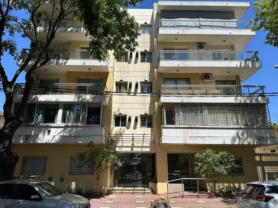 Oficina Comercial Con 2 Despachos En El Centro De Monte Grande!!!