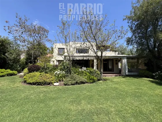 Casa En Venta De 5 Dorm. En Piedra Roja