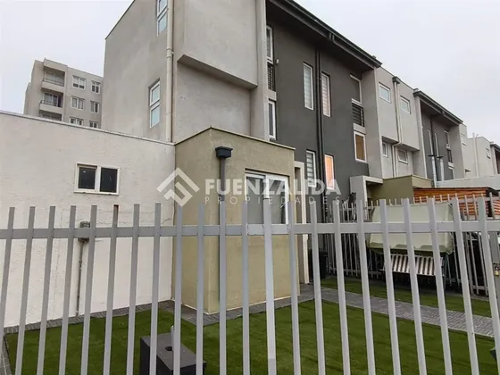 Casa En Venta De 3 Dorm. En Cerrillos