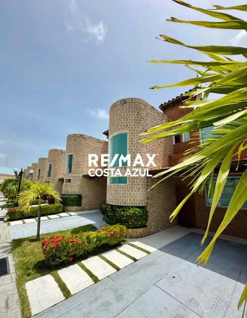 Remax Vende Exclusivo Town House En Ampuria Brava,  Tucacas
