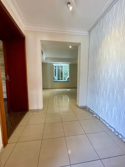 En Alquiler Hermosa Casa De Dos Niveles En Urb. Fernandez.