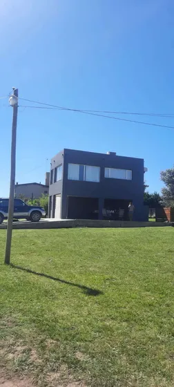 Alquiler Temporario Casa 2 Dormitorios C/pileta En Las Lomas Miramar