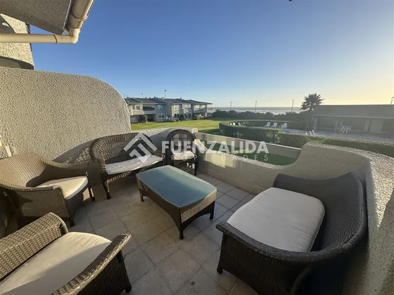 Duplex Con Vista Al Mar Con Piscina Y Jardín