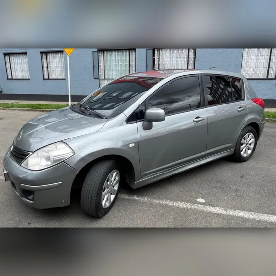 Nissan Tiida Hb 1.8 Premium