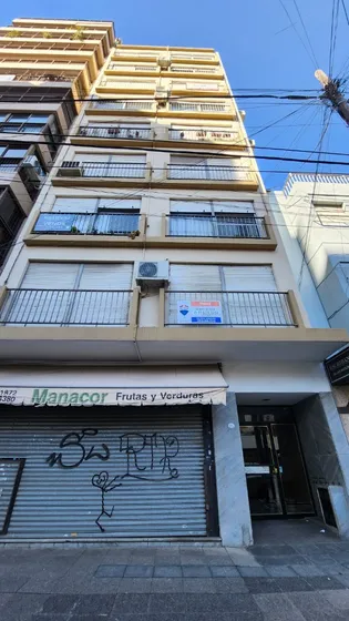 Tres Ambientes Con Dependencia En Lanús Este