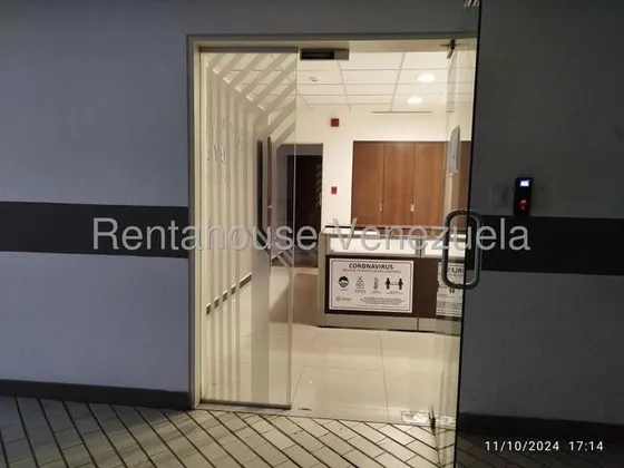 Rentahouse Vende Espectacular Oficina Comercial En Boleita. Ao* #25-18584