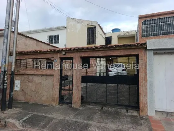 Jv Vende Casa De Dos Niveles, Ubicada En San Diego, La Esmeralda, Cuenta Con Tanque Subterraneo Capacidad 12000 L Y Mucho Mas. 26-16172 Jun1