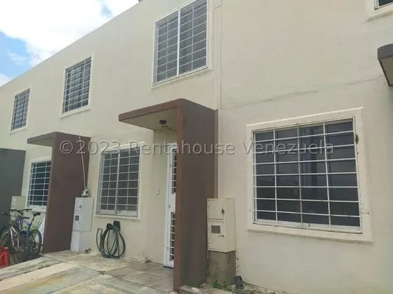 Daniela Linarez Vende Casas En Urb Terrazas De La Ensenada Es Duplex Posee Tanque Subterraneo Tiene Vigilancia Las 24 Horas Y Todos Los Servicios Basicos                                               
