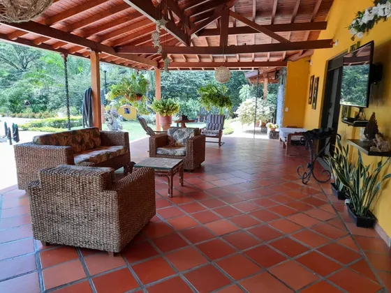Se Vende Hermosa Y Amplia Finca De Descanso En El Municipio De Ciudad Bolívar. Parcelación El Vergel