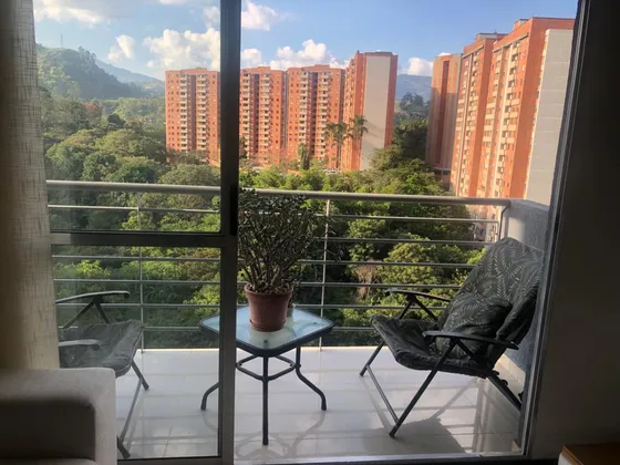 Vendo Lindo Apartamento Con Muy Buena Vista En La Loma De Los Bernal
