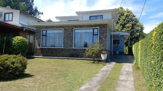 Amplia Casa En Lican Ray, Ubicación Privilegiada.