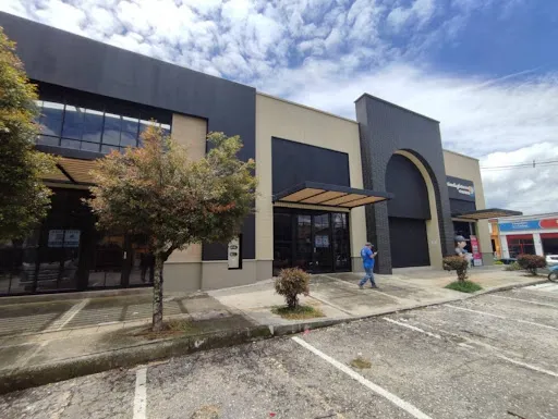 Locales En Arriendo Rionegro 643-8292317