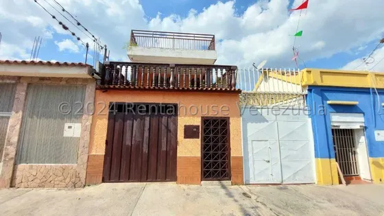 24-20196 Excelente Oportunidad De Adquirir Una Casa Con Potencial Residencial Y Comercial En Zona Centrica Y De Facil Acceso  En Venta Centro Barquisimeto  Yineth Cordero Rahco Y:c  