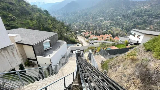 Casa En Venta De 2 Pisos, 3 Dorm. En El Arrayan Lo Barnechea