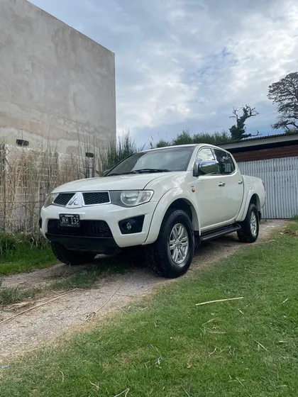 Mitsubishi L200 3.2 Cab Doble 4wd Cr 165cv Mt