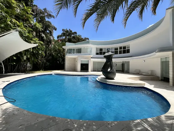 Casa Quinta Mansion En Alquiler En Caracas Country Club Chacao 2000m2 Con Piscina