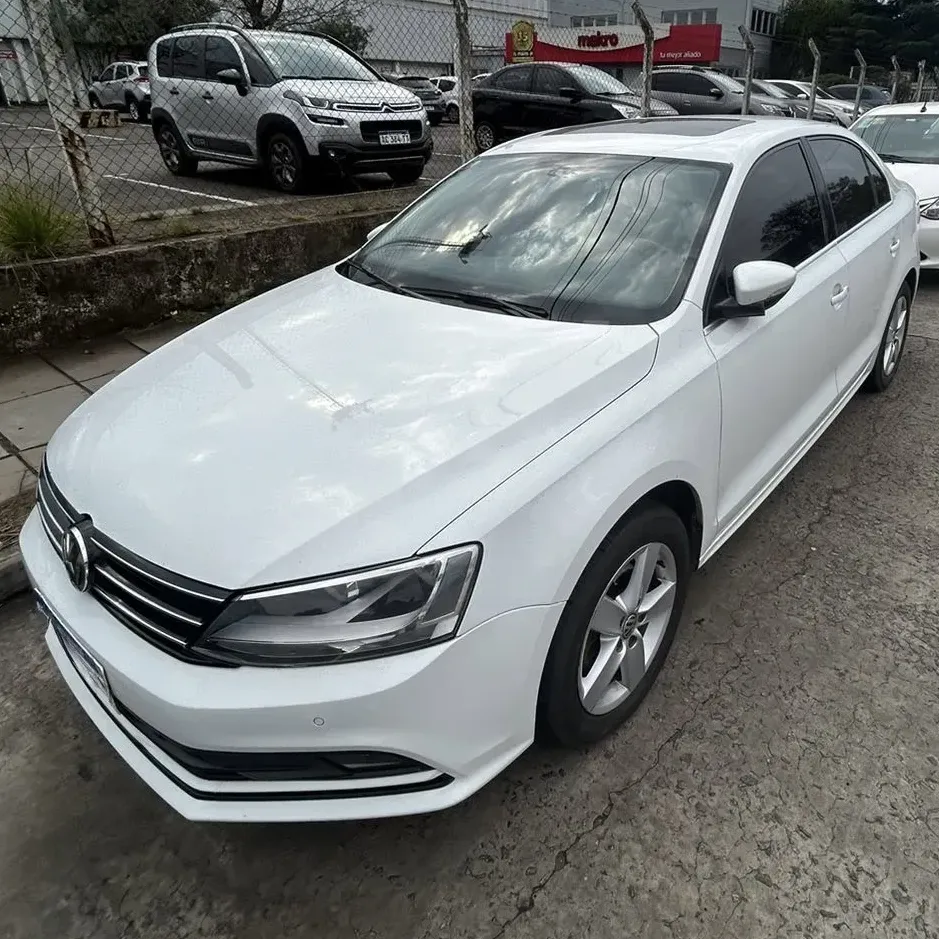 Volkswagen Vento 2.5 Advance Plus 170 hp