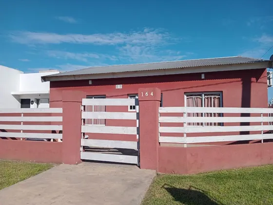 Casa De Dos Dormitorios Con Pileta En Murphy