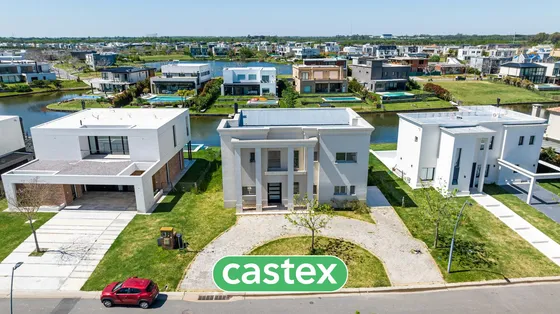Casa Al Agua En Venta En Ceibos, Puertos