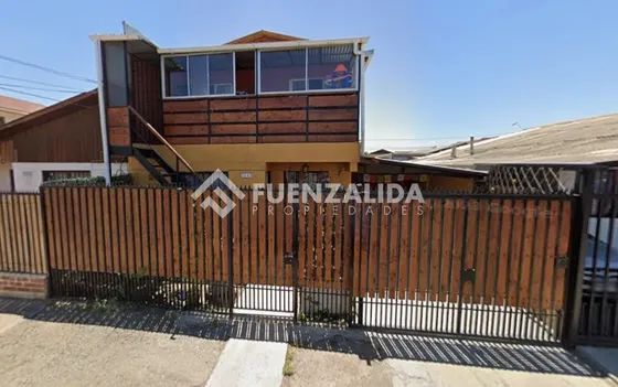 Casa En Venta De 4 Dorm. En Maipú Los Heroes