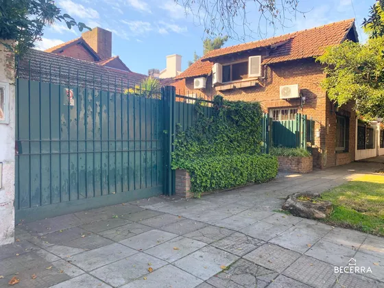 Chalet Con Consultorios En Venta En Hurlingham
