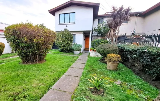 Amplia Casa En Los Canelos Con Aptitud Comercial 