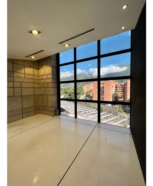 Se Alquila Oficina Con Muebles 316m2