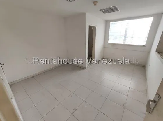 Sorangel Vargas Alquila Amplio Galpon Con Oficinas, Mezzanina, Tanque Subterraneo, Excelente Ubicacion Zona Centro Barquisimeto Mls #25-20252