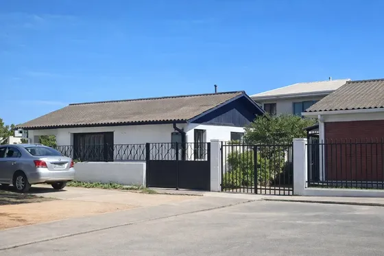 Casa En Venta En Los Alamos Limache