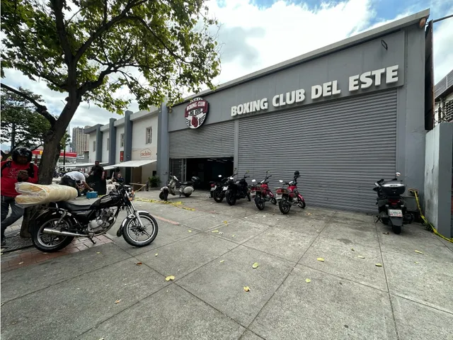 Se Alquila Local 350m² La Castellana