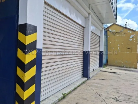Maritza Lucena Alquila Amplio Local Comercial Centro De Barquisimeto.- 24 29 018- Calle Transitada, Con Santamaría, Ideal Para Venta De Repuestos, Periquito, Rubro De Bombas.
