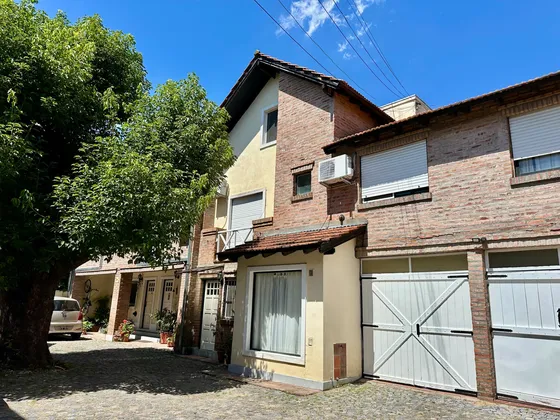 Casa En Venta En Martínez 5 Ambientes Con Cochera Y Jardín  