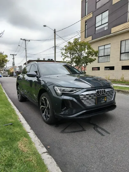 Audi Q8 E-tron