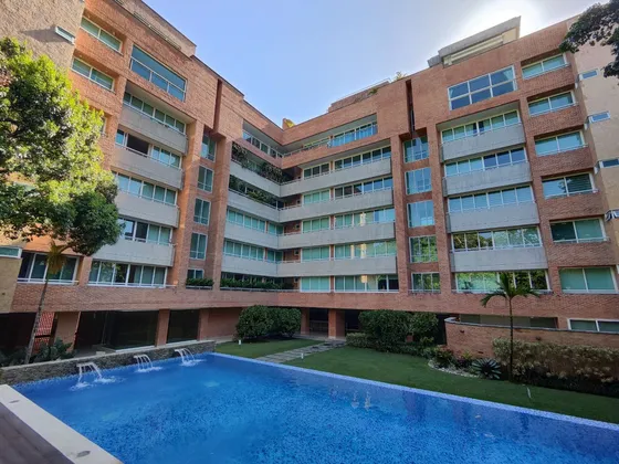 En Venta Y Alquiler Apartamento De Lujo En Campo Alegre. En La Calle Cerrada.