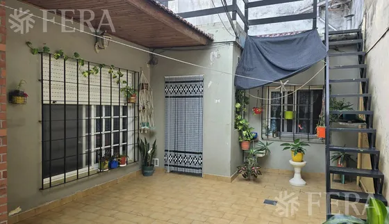 Venta Casa 3 Ambientes Con Patio En Monte Chingolo