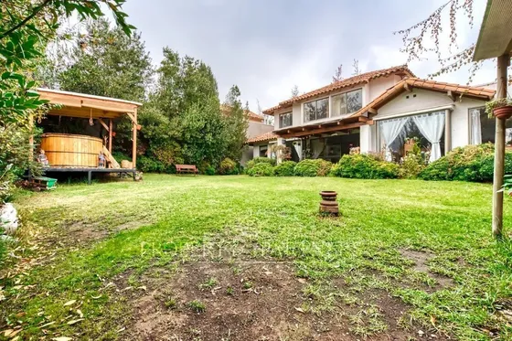 Venta De Preciosa Casa En Peñalolén, Acceso Contro...