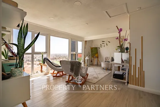Casa De Dos Niveles Remodelada Con Espectacular Vi...