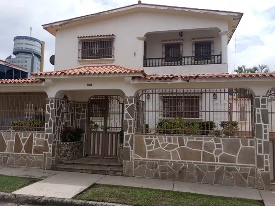 Ad, Se Vende Casa En Valle De Camoruco Calle Cerrada Con Vigilancia