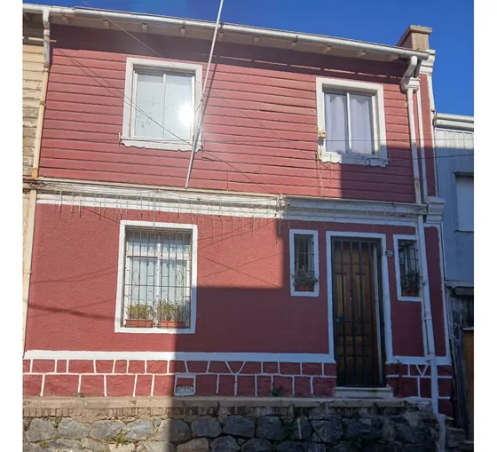 Casa Grande, Patio Y Balcon, Excelente Ubicación