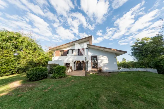 Casa En Venta En Pinares    Punta Del Este De 4 Dormitorios Confort, Amplitud Y Entorno Natural A Solo Metros Del Mar